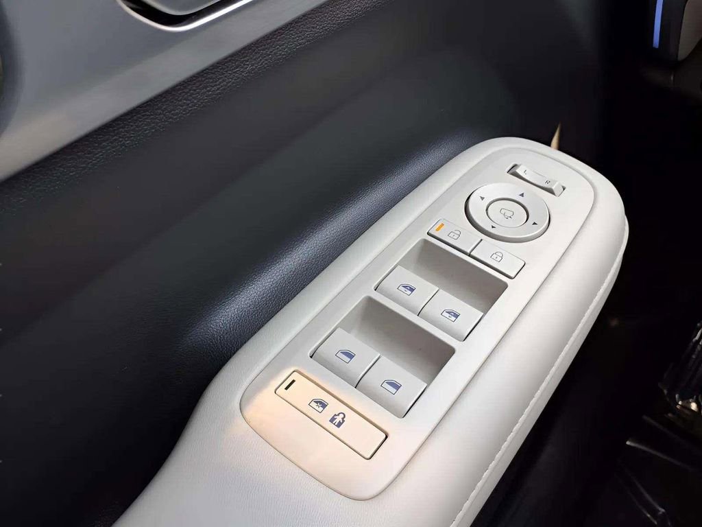 Used 2024 Hyundai Santa Fe Limited FWD image 17