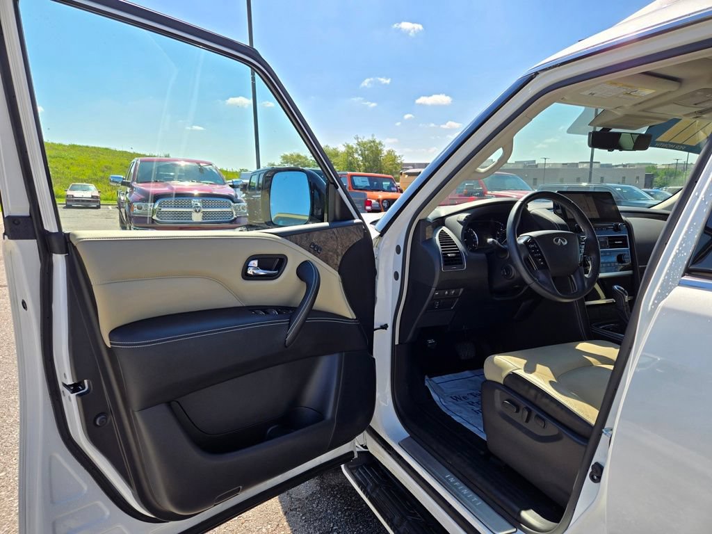 Used 2023 INFINITI QX80 Premium Select w/ All-Season Package AWD/4WD image 10