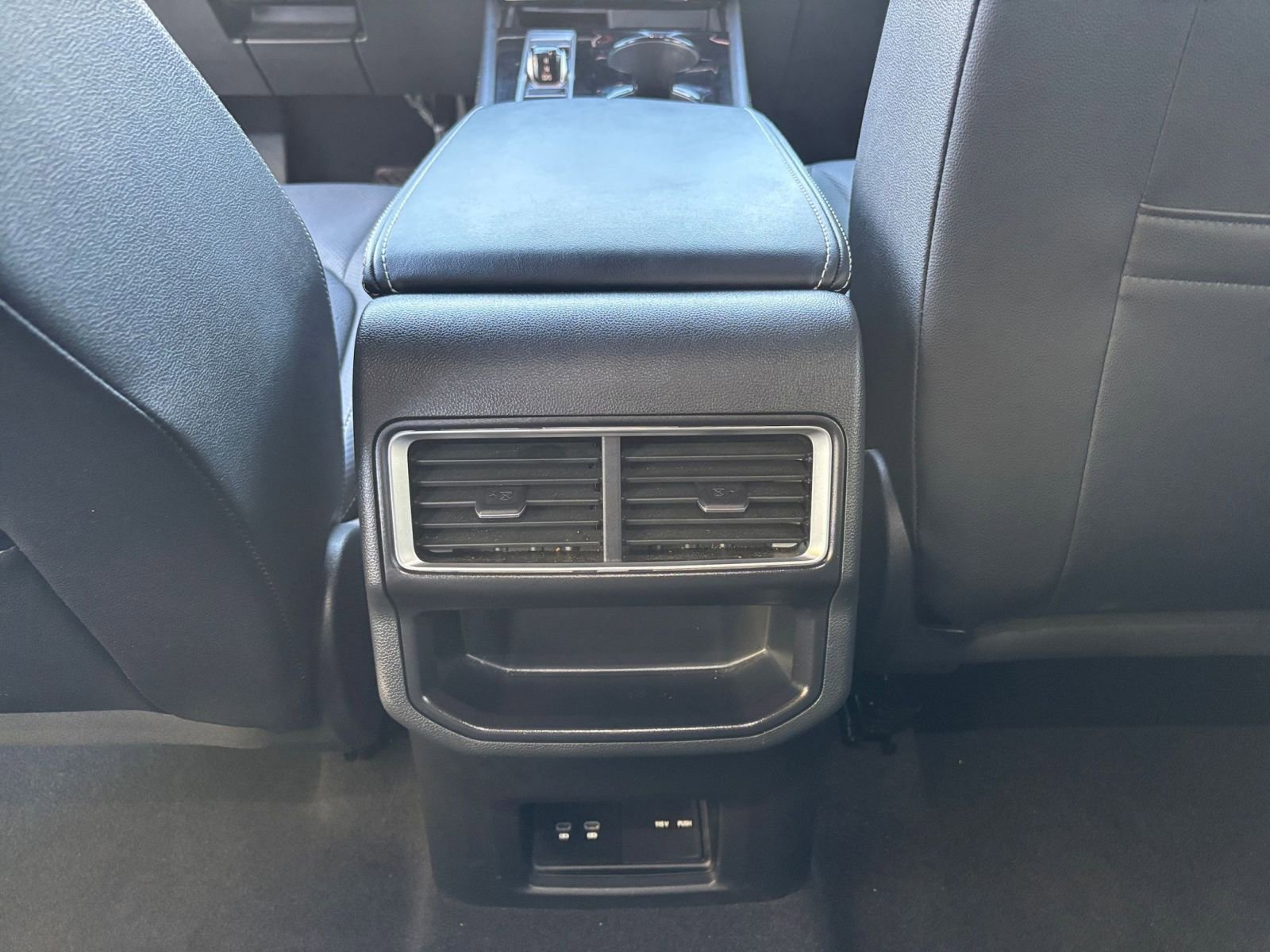 Used 2025 Volkswagen Atlas Cross Sport SE image 24