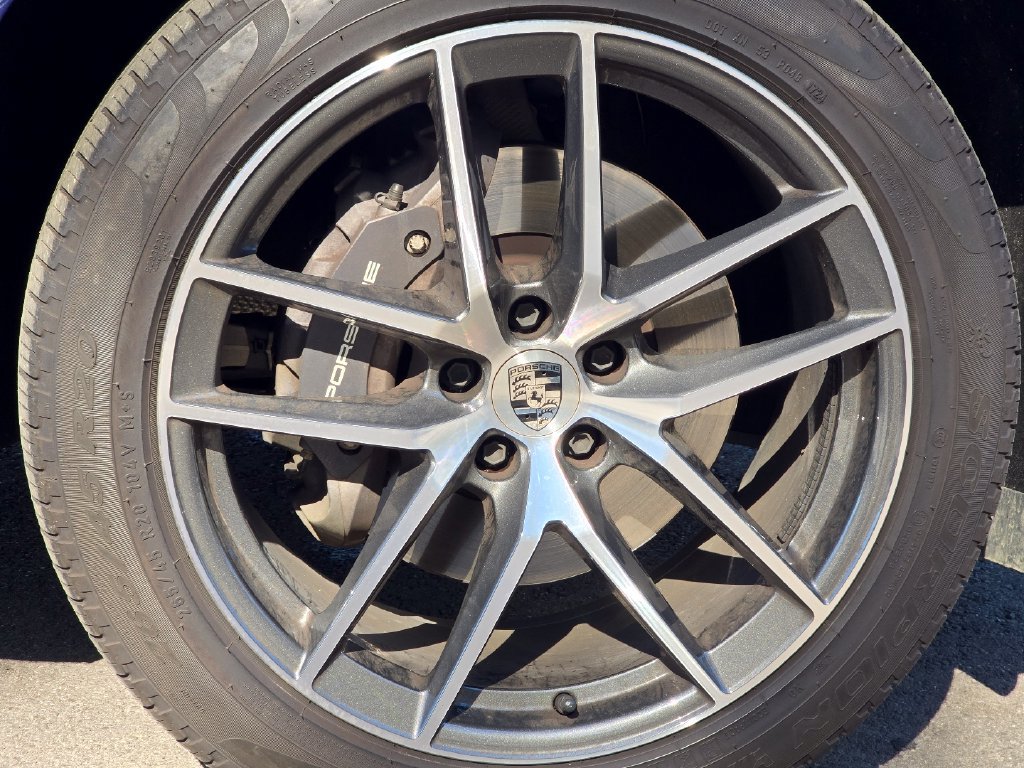 Used 2025 Porsche Macan AWD/4WD image 41