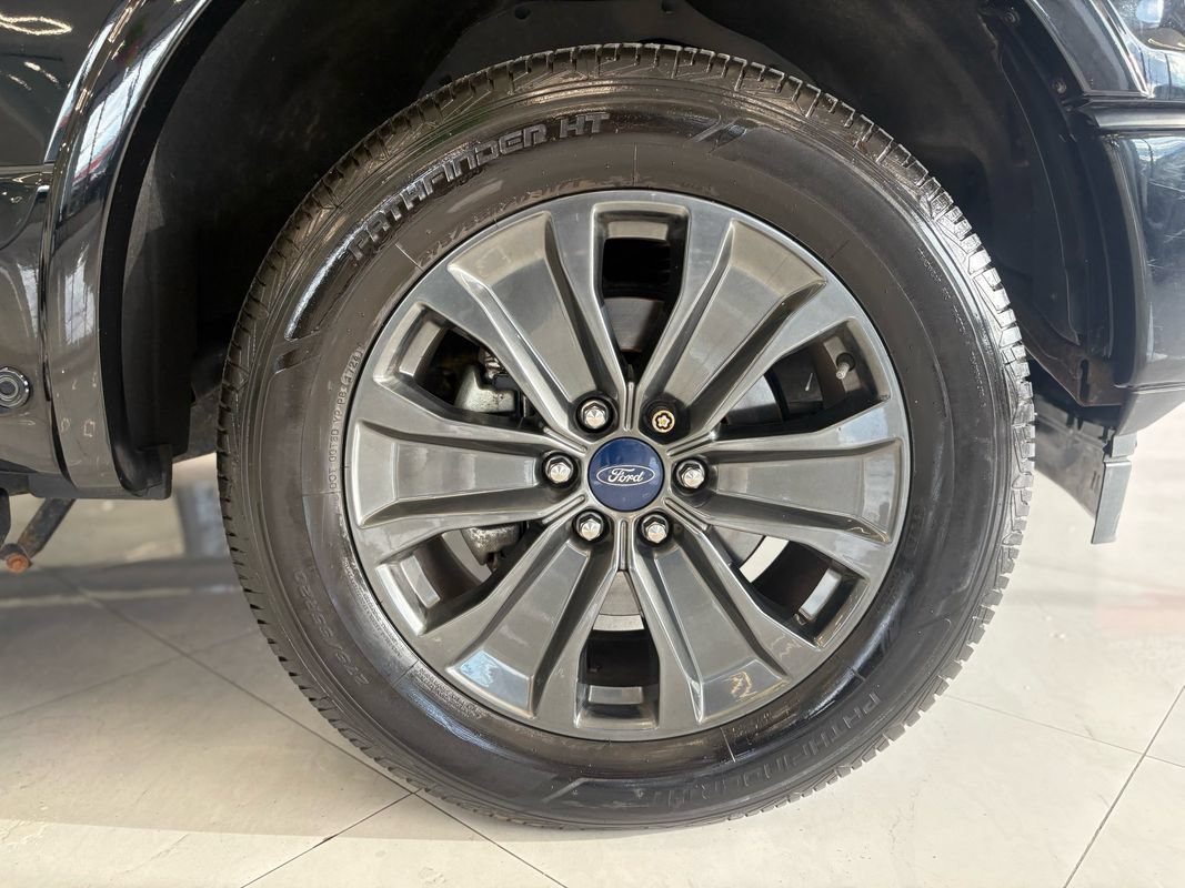 Used 2018 Ford F150 Lariat w/ Equipment Group 502A Luxury AWD/4WD image 43