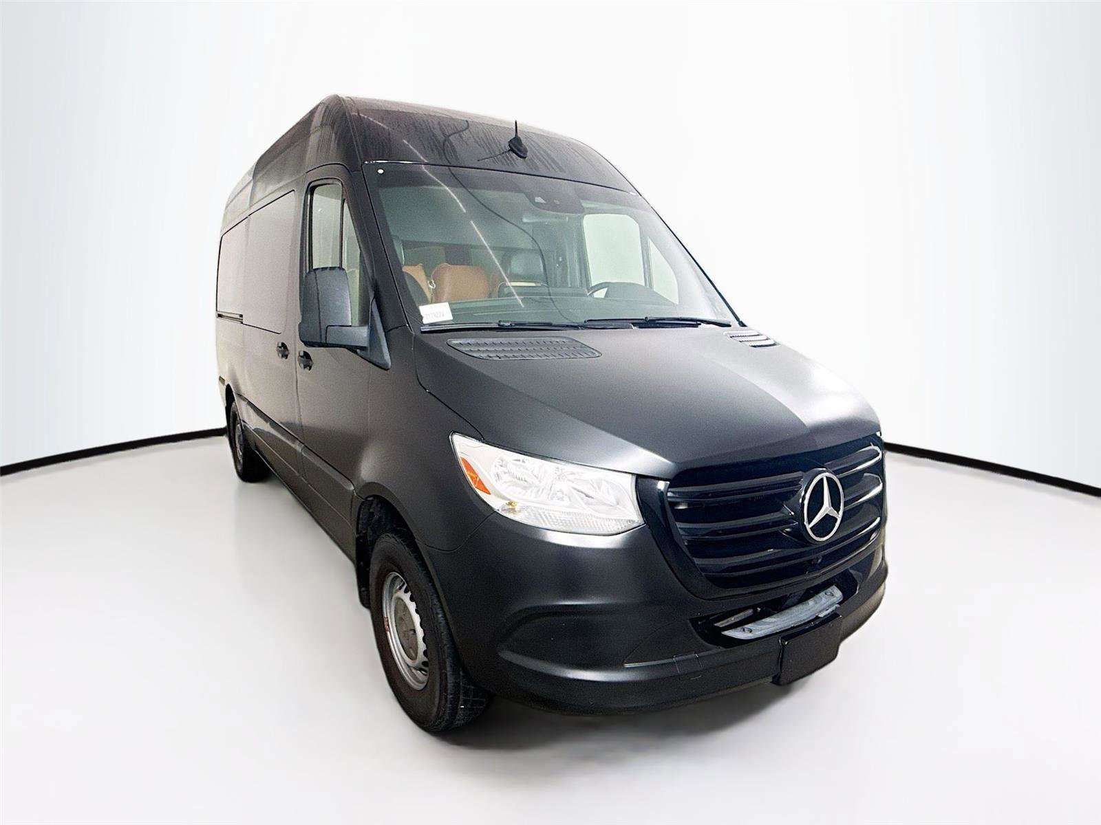 Used 2019 Mercedes-Benz Sprinter 1500 w/ Premium Plus Package image 4