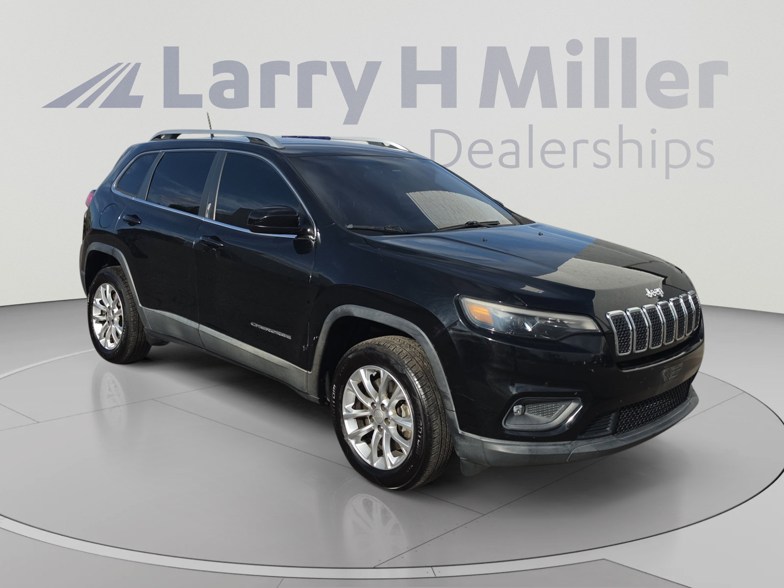 Used 2019 Jeep Cherokee Latitude w/ Cold Weather Group AWD/4WD image 7