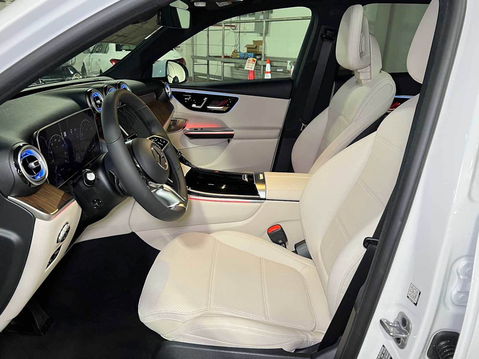 Used 2025 Mercedes-Benz GLC 300 4MATIC image 19