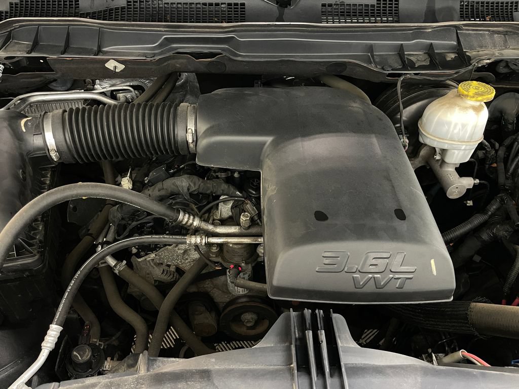 Used 2018 RAM 1500 Laramie AWD/4WD image 47