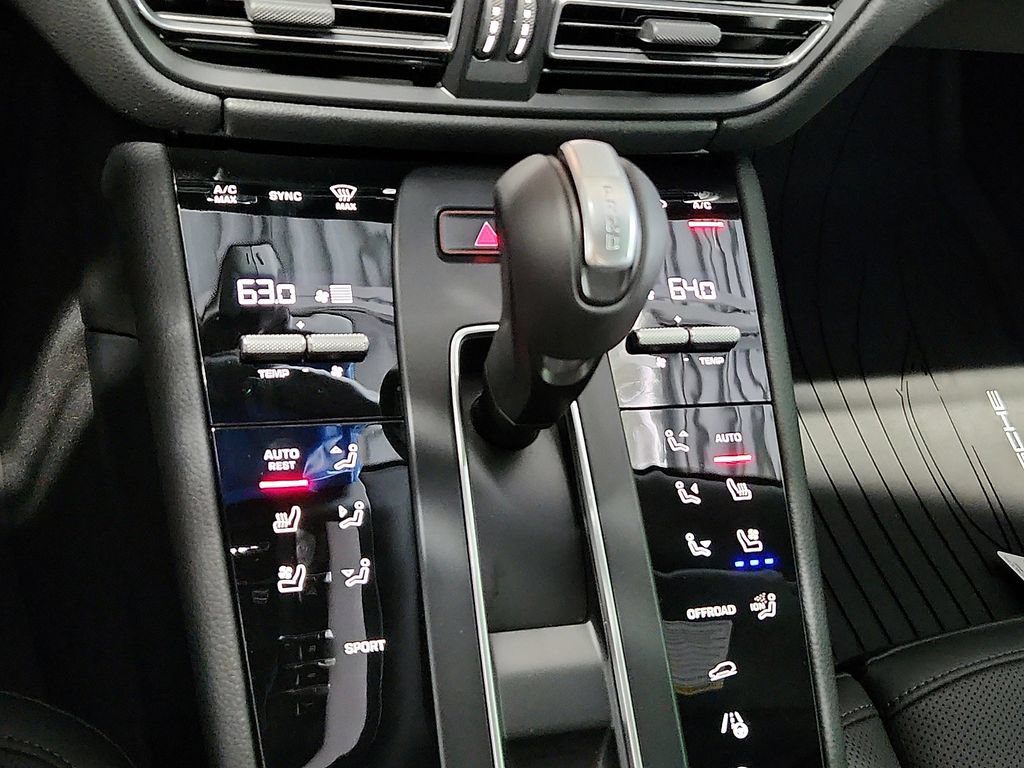New 2026 Porsche Macan AWD/4WD image 16