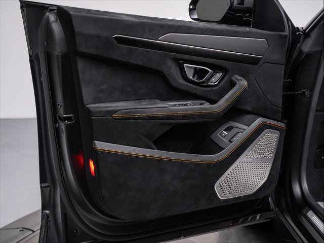 Used 2024 Lamborghini Urus Performante AWD/4WD image 31