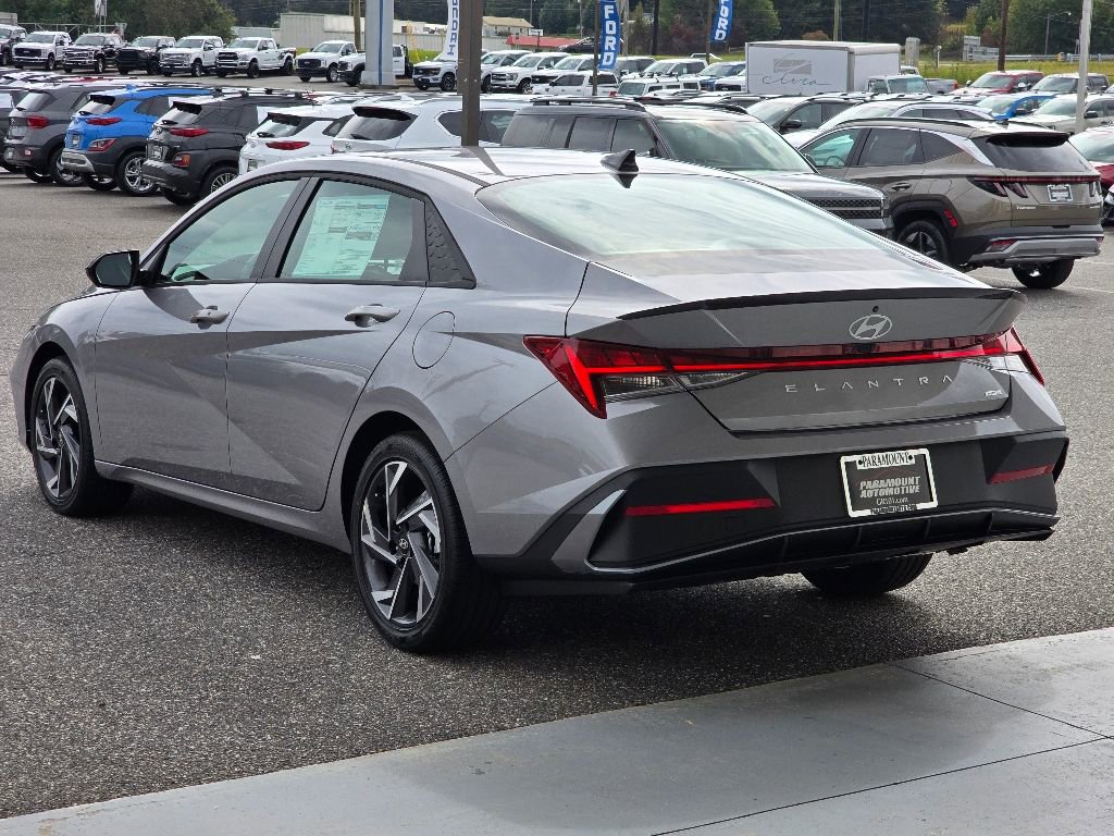 New 2025 Hyundai Elantra SEL image 2