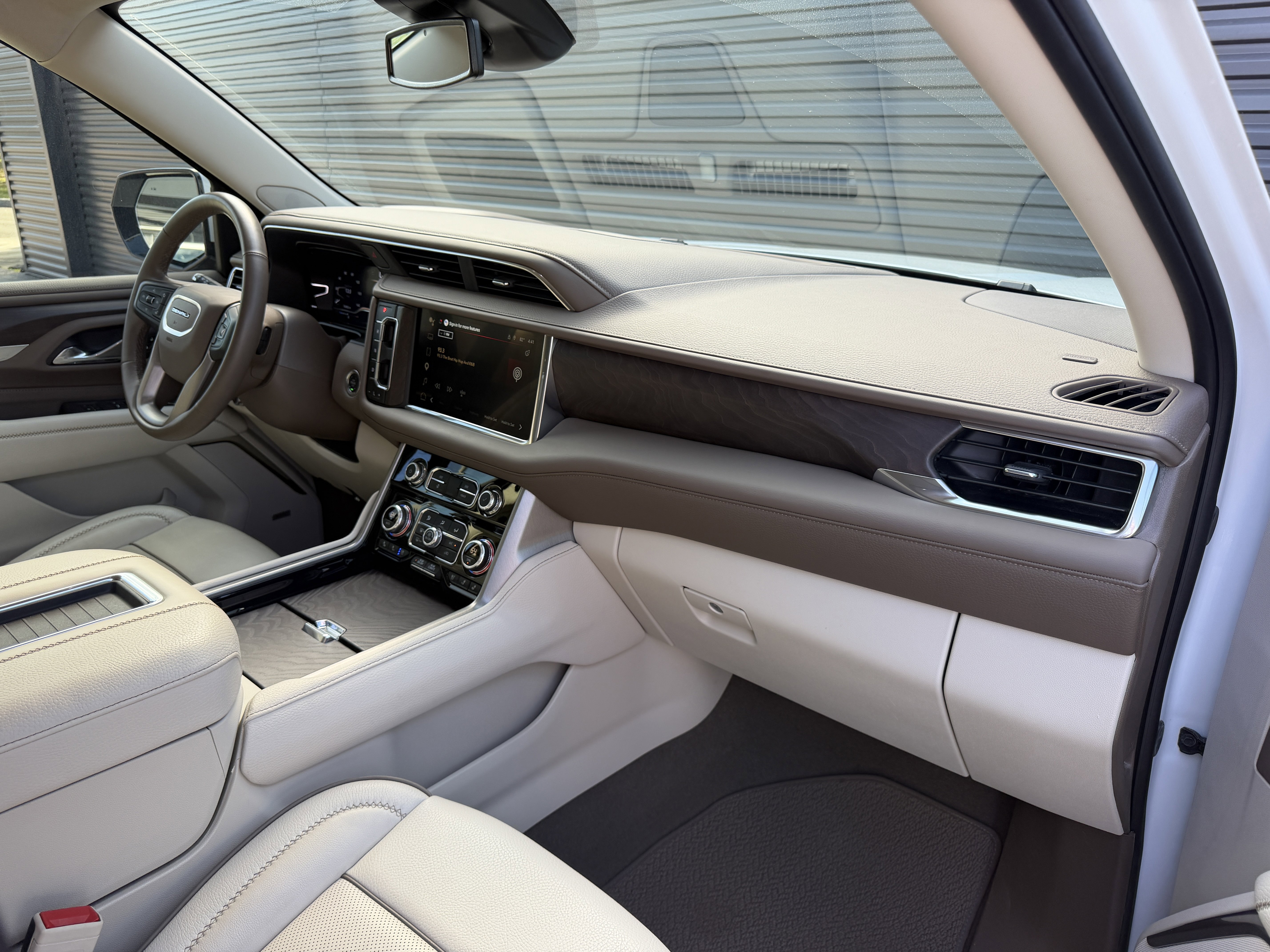 Used 2024 GMC Yukon Denali image 33