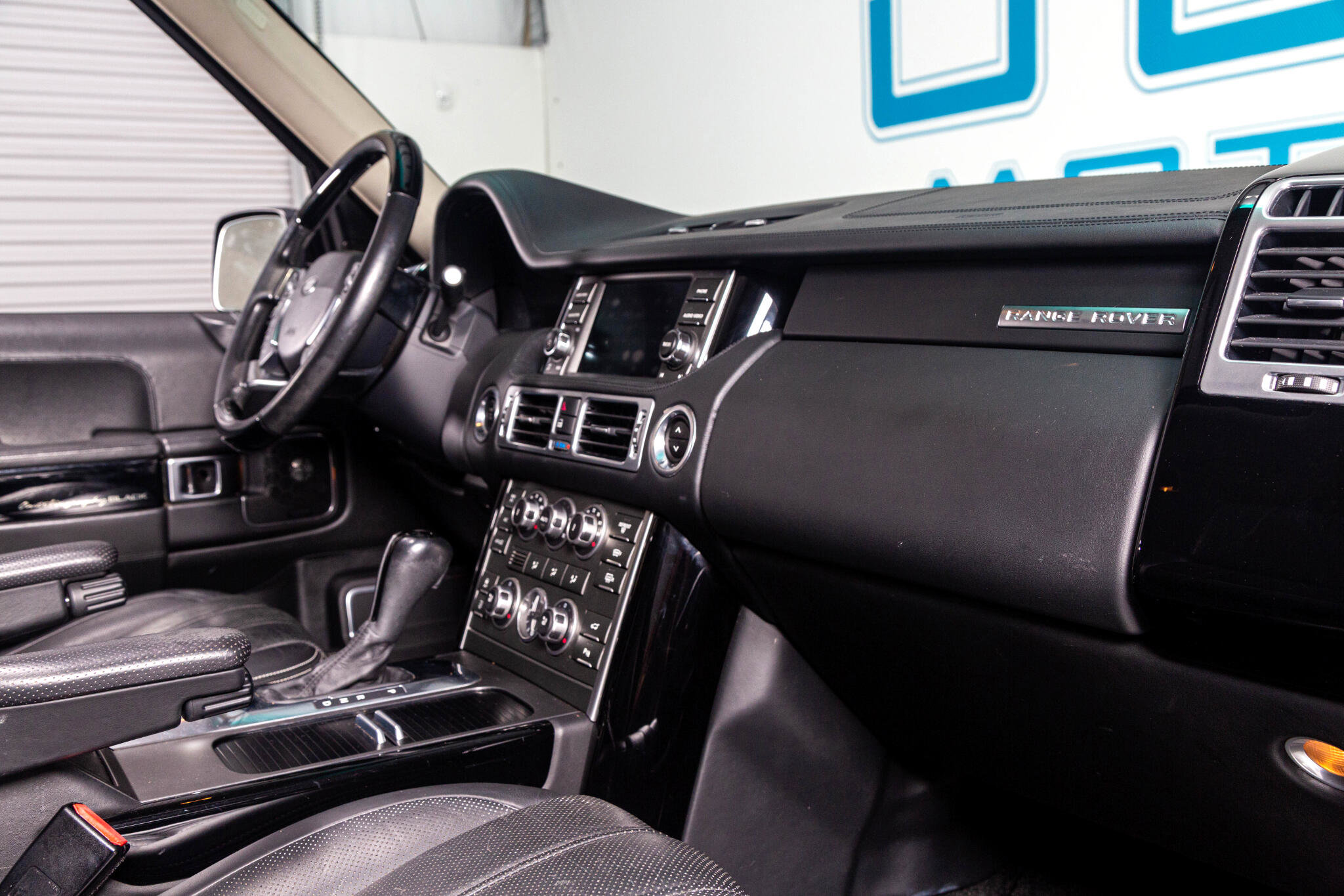 Used 2011 Land Rover Range Rover Autobiography image 26