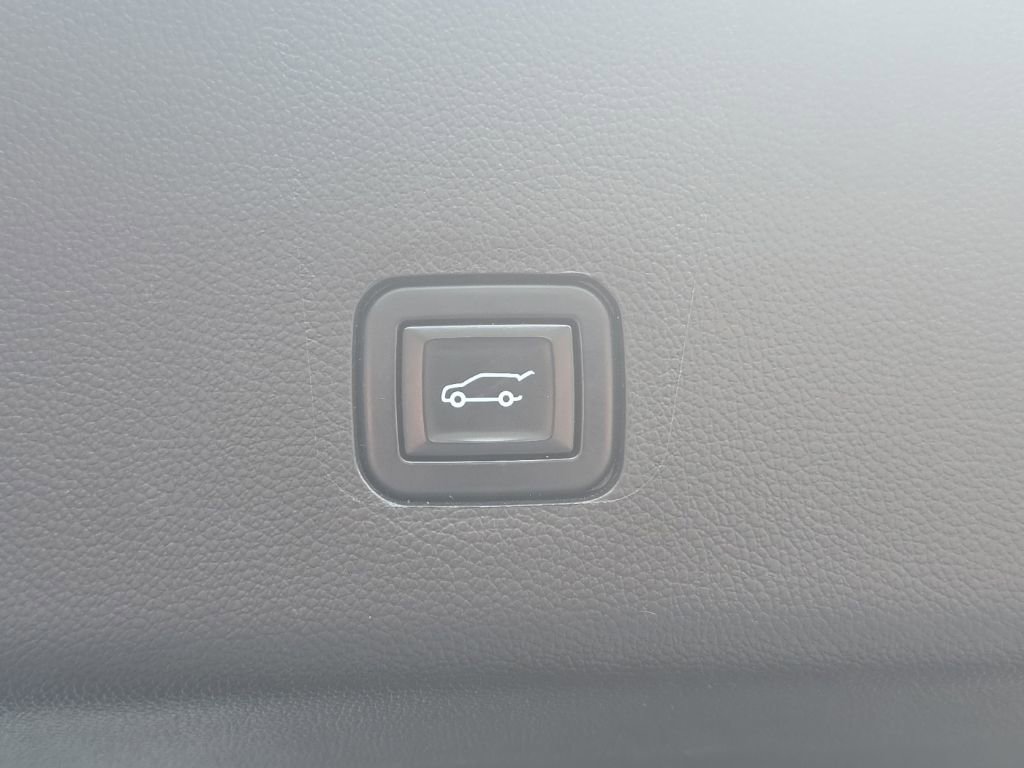 Used 2021 Chevrolet Traverse RS AWD/4WD image 14