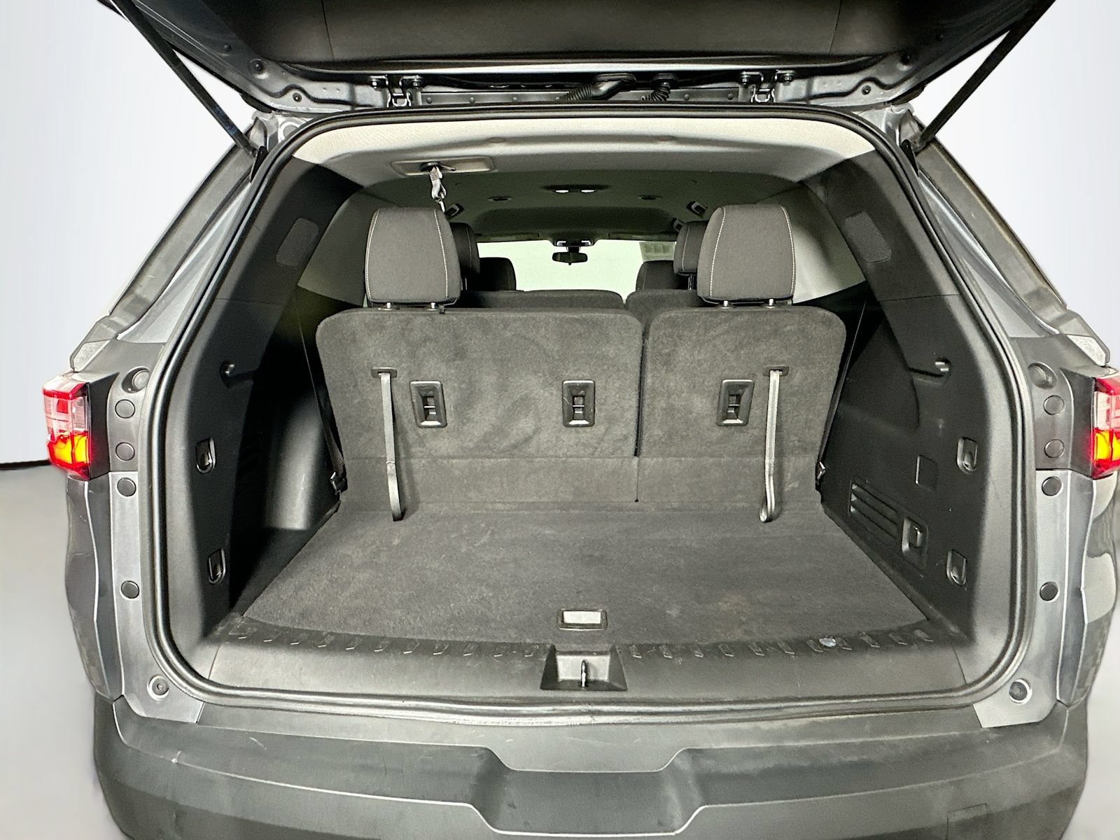 Used 2021 Chevrolet Traverse LS AWD/4WD image 26