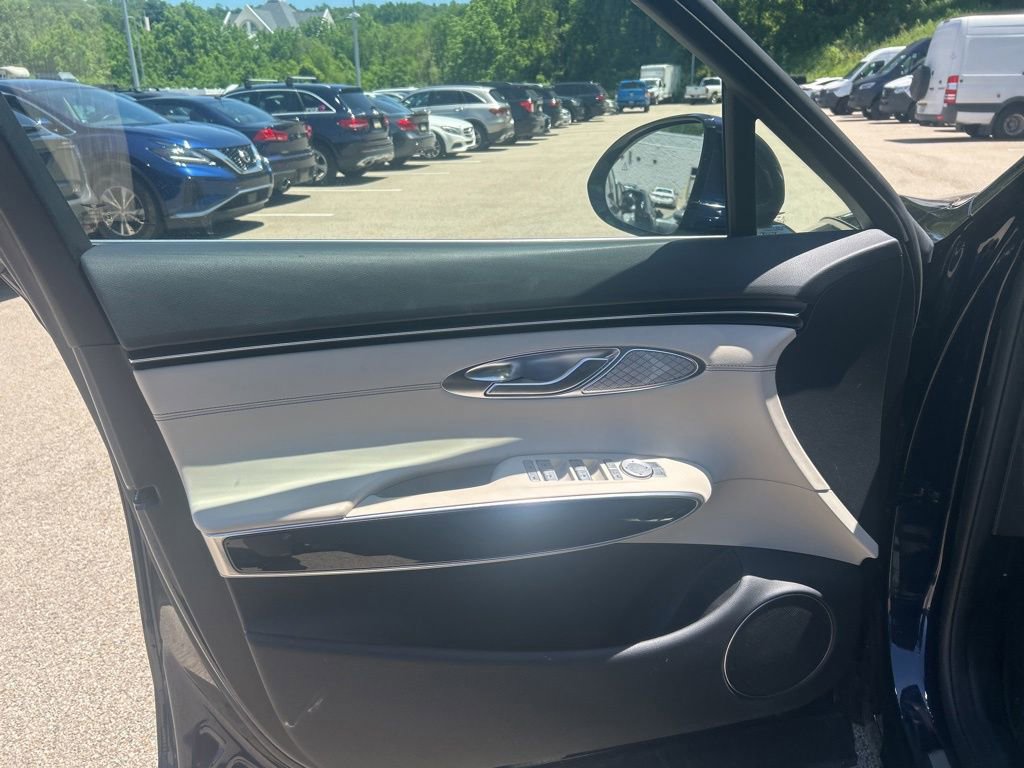 Used 2025 Genesis GV70 2.5T AWD/4WD image 11
