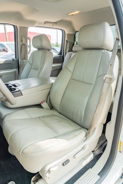 Used 2014 Chevrolet Silverado 2500 LT w/ Interior Plus Package AWD/4WD image 19