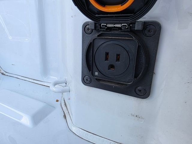 Used 2022 Chevrolet Silverado 1500 LT AWD/4WD image 5