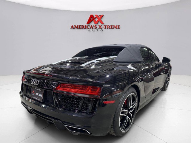 Used 2017 Audi R8 V10 w/ Carbon Exterior Package image 5