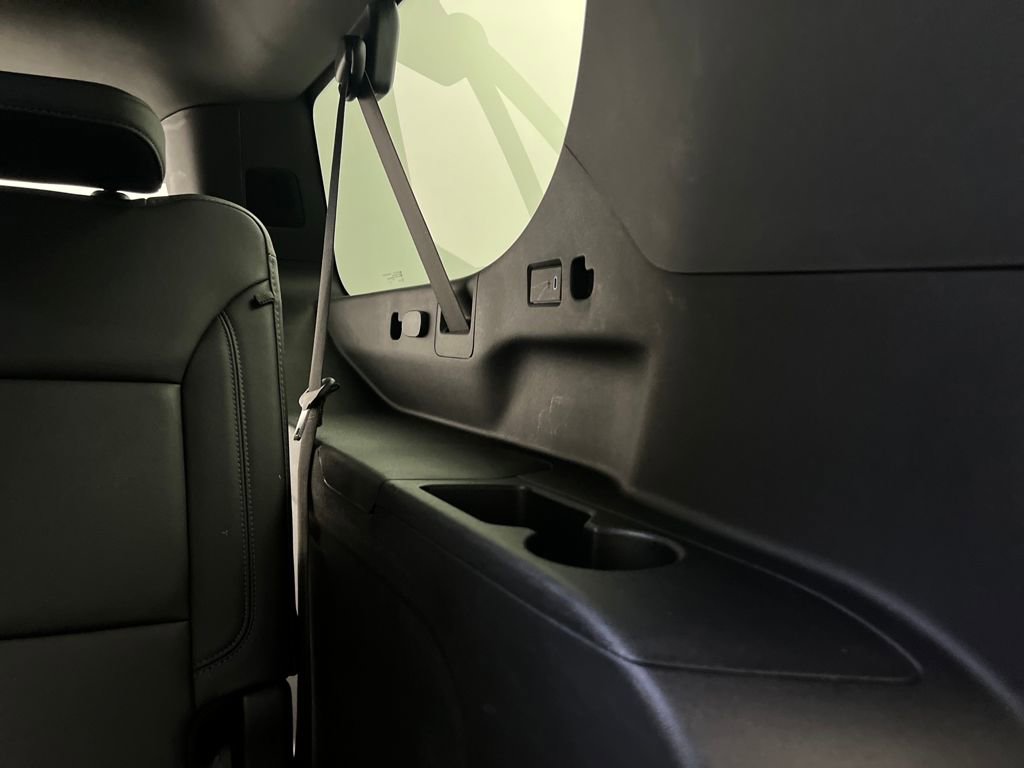 Used 2025 Chevrolet Suburban Z71 image 33
