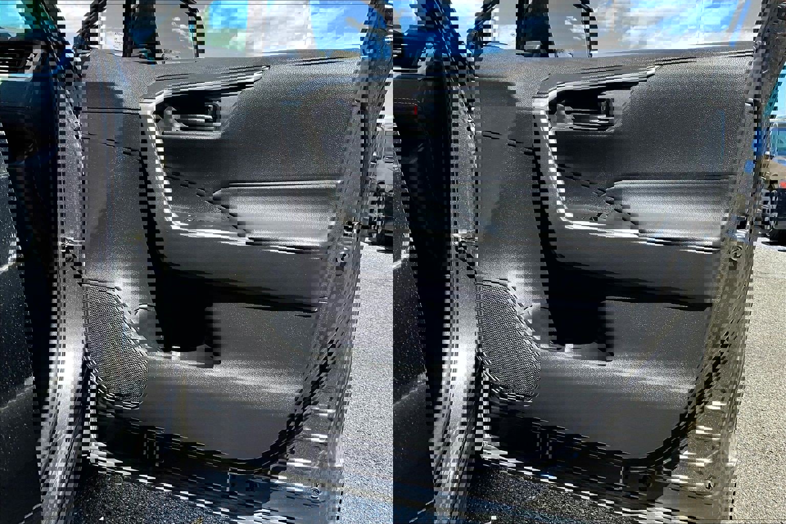 Used 2022 Toyota RAV4 LE image 22