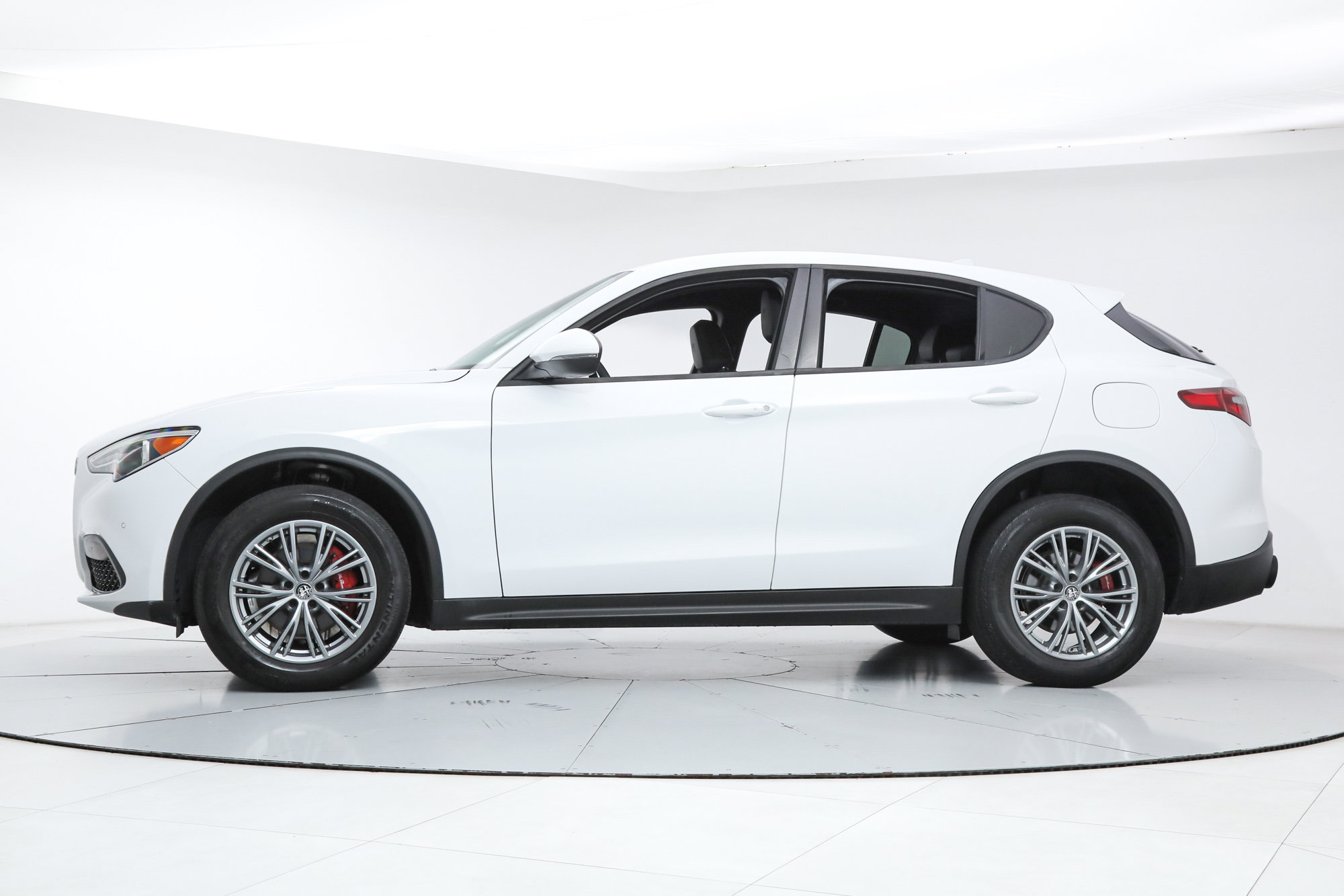 Used 2023 Alfa Romeo Stelvio Sprint AWD/4WD image 2