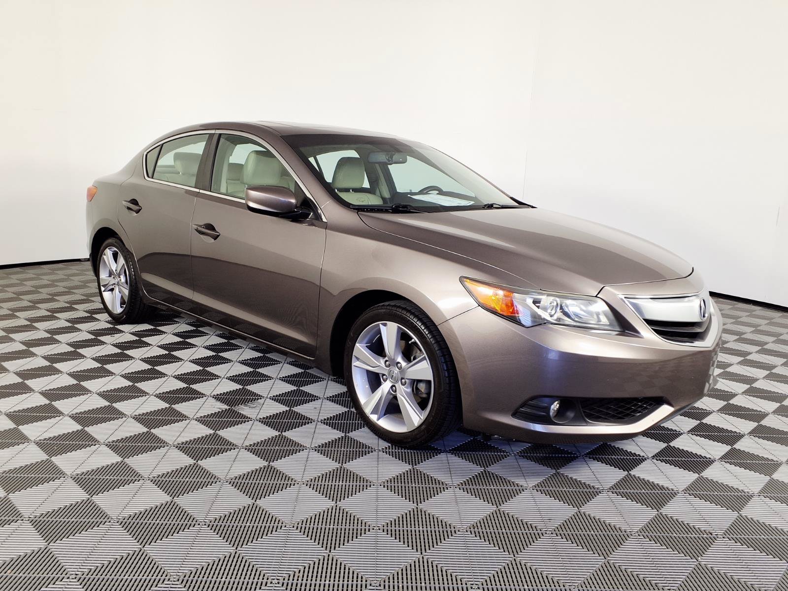 Used 2015 Acura ILX w/ Premium Package FWD image 3