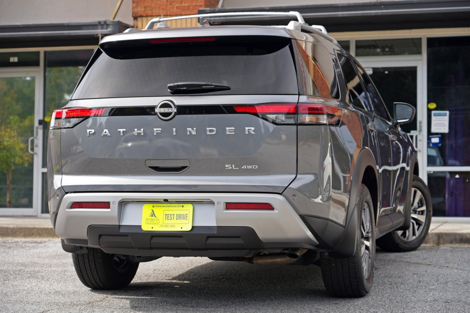 Used 2025 Nissan Pathfinder SL AWD/4WD image 4