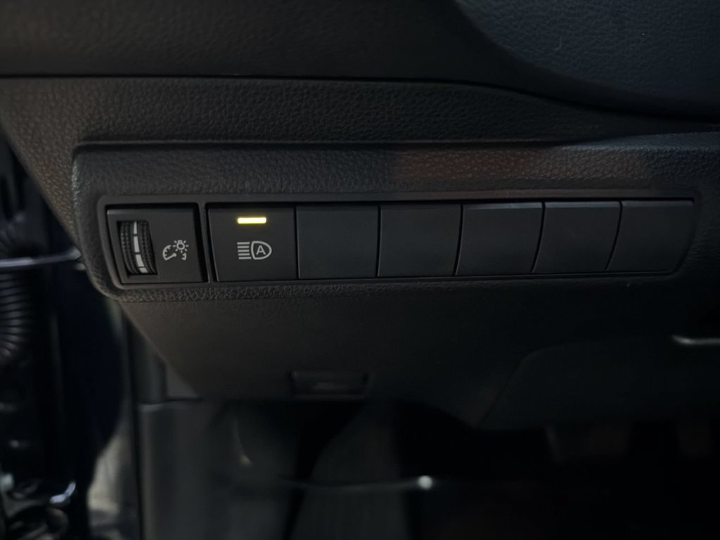 Used 2019 Toyota Corolla XSE FWD image 17