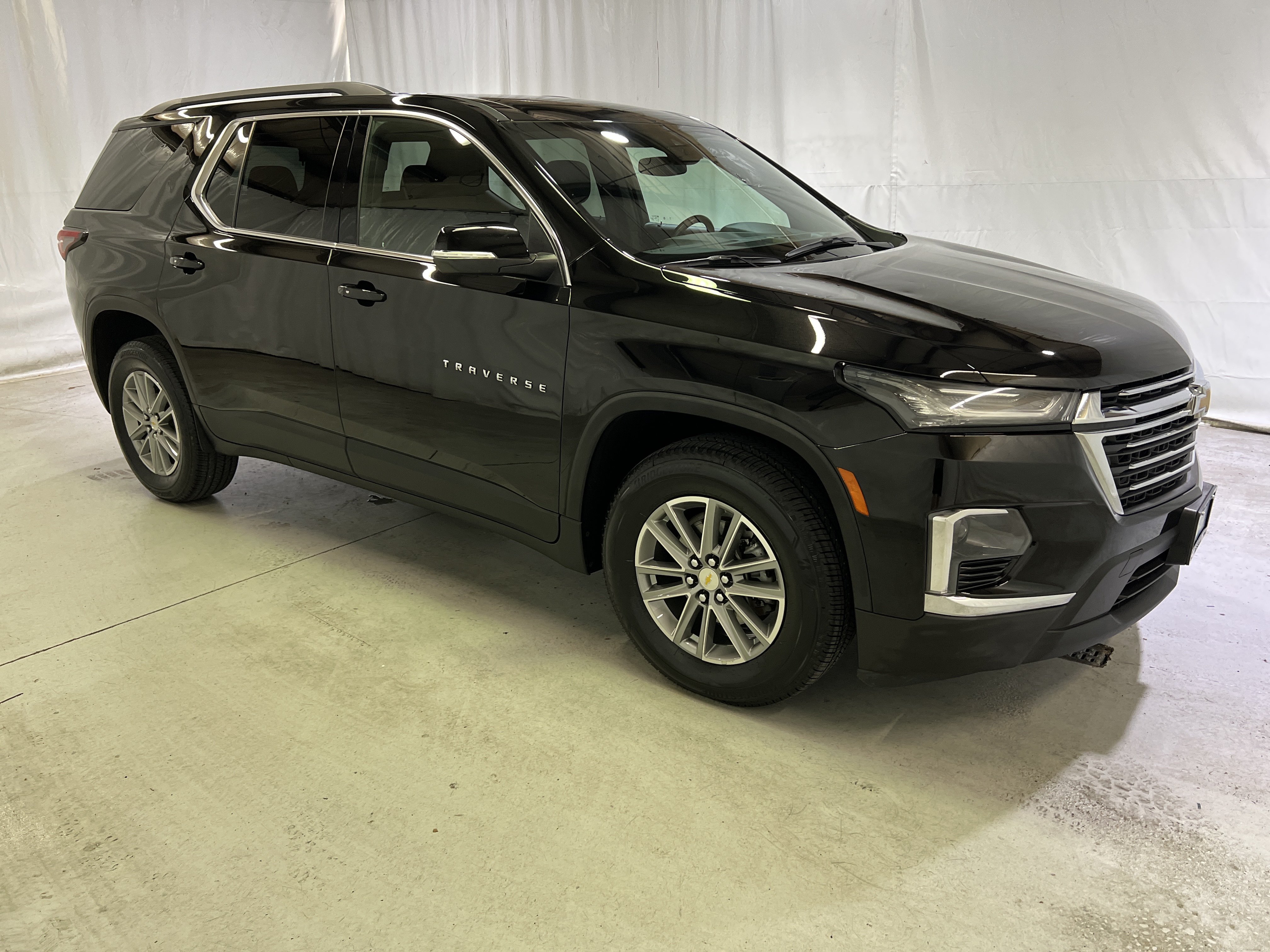 Certified 2023 Chevrolet Traverse LT FWD image 2
