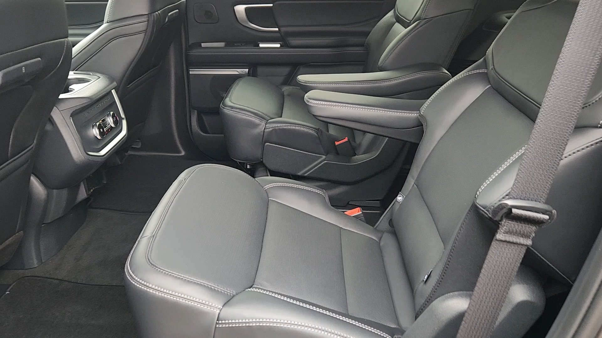 New 2026 Ford Expedition Platinum w/ Stealth Performance Package AWD/4WD image 24