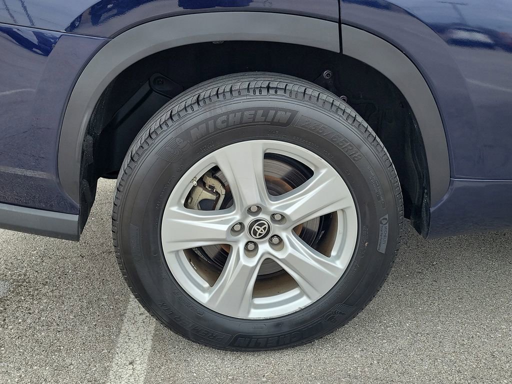 Used 2023 Toyota Highlander LE image 7