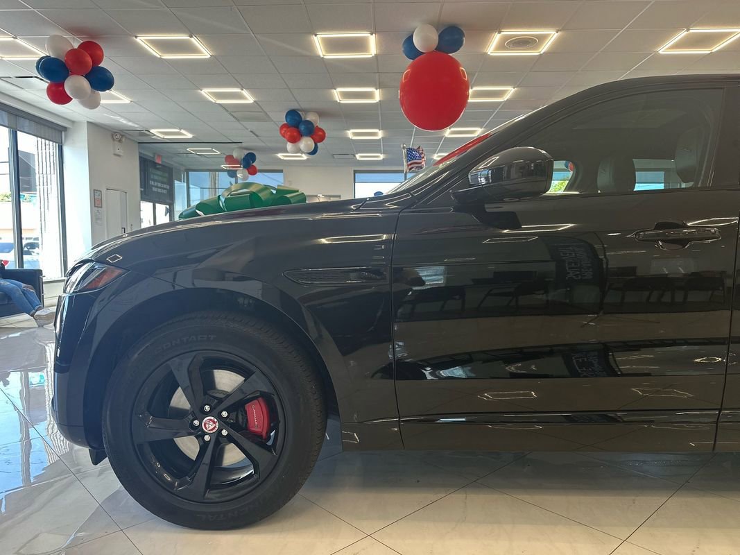 Used 2022 Jaguar F-PACE S image 6