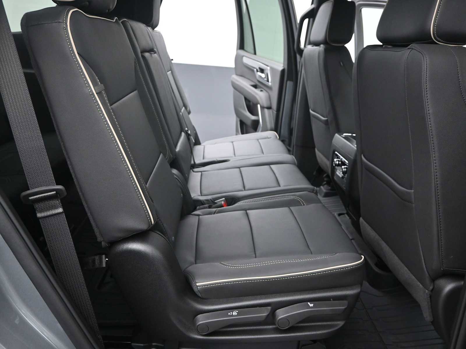 New 2026 GMC Yukon Elevation w/ LPO, Floor Liner Package image 23