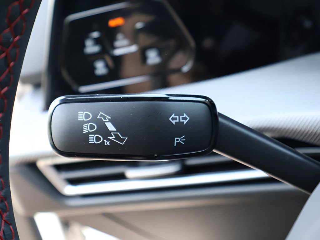 Used 2025 Volkswagen GTI SE image 34