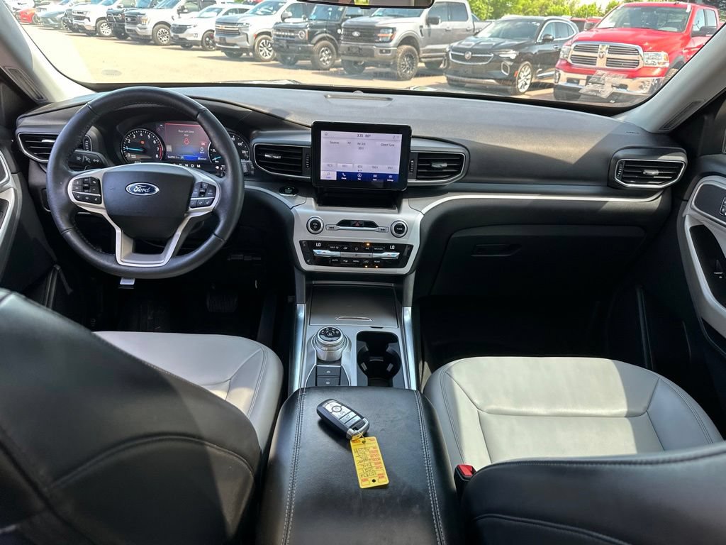 Used 2021 Ford Explorer XLT w/ Equipment Group 202A AWD/4WD image 26