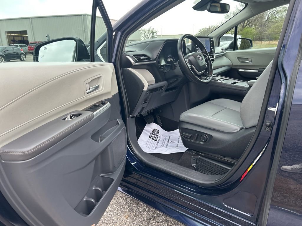 Used 2024 Toyota Sienna XLE w/ XLE Plus Package image 10