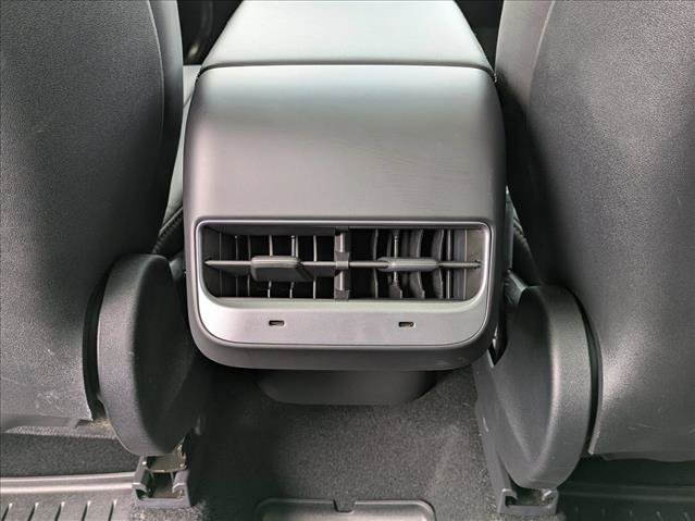 Used 2024 Tesla Model Y Long Range AWD/4WD image 19
