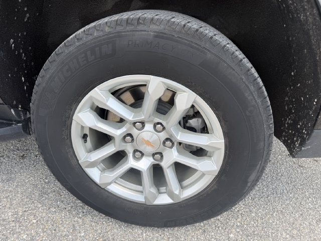Used 2025 Chevrolet Suburban LT RWD image 36