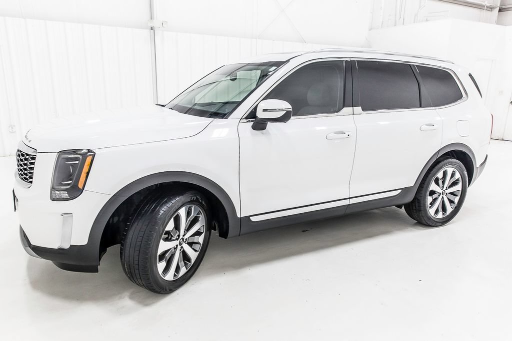 Used 2020 Kia Telluride EX w/ EX Premium Package FWD image 3