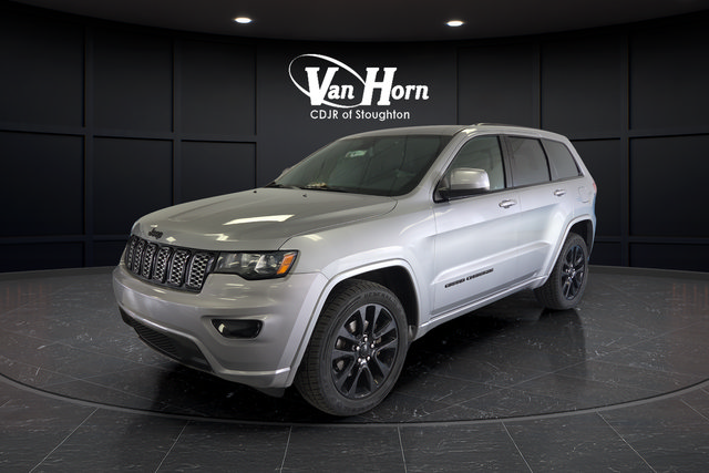 Used 2017 Jeep Grand Cherokee Altitude AWD/4WD image 3