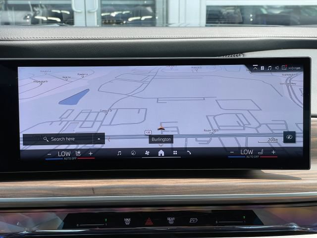 Used 2025 BMW 740i xDrive AWD/4WD image 33