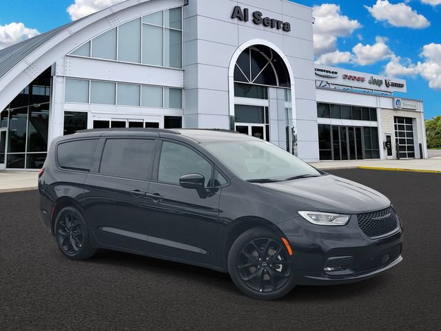 New 2026 Chrysler Pacifica Select w/ S Appearance Package FWD image 1