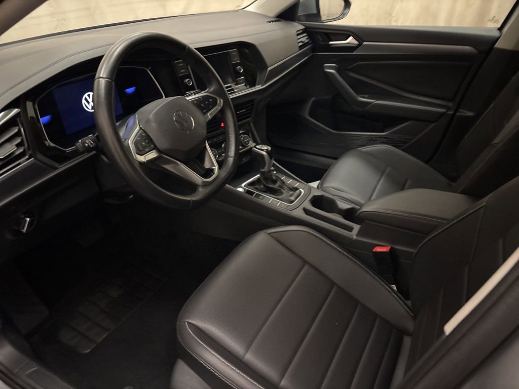 Used 2024 Volkswagen Jetta SE image 12