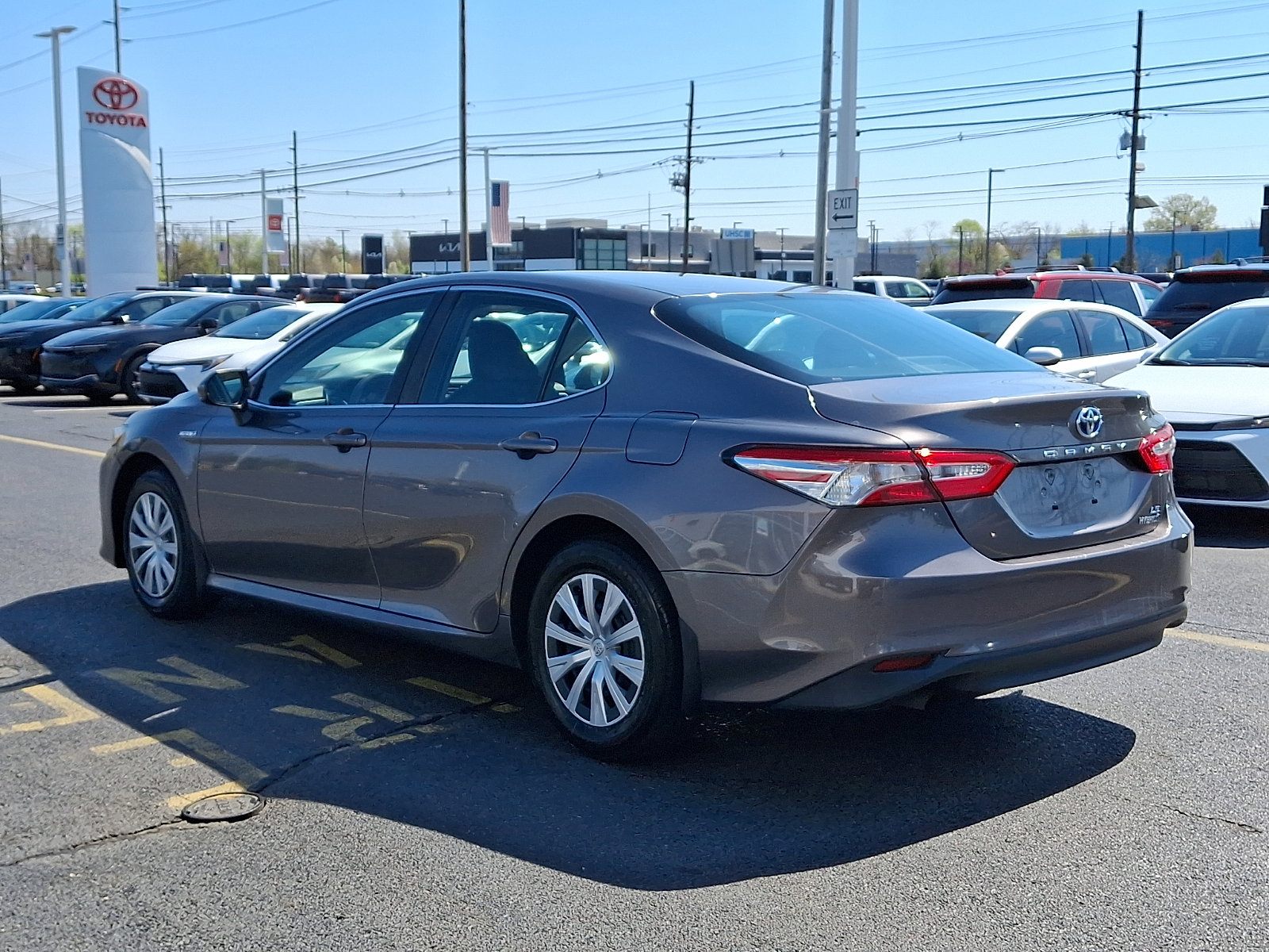 Used 2018 Toyota Camry LE image 4