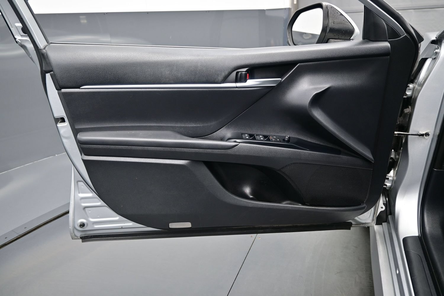 Used 2019 Toyota Camry LE FWD image 9