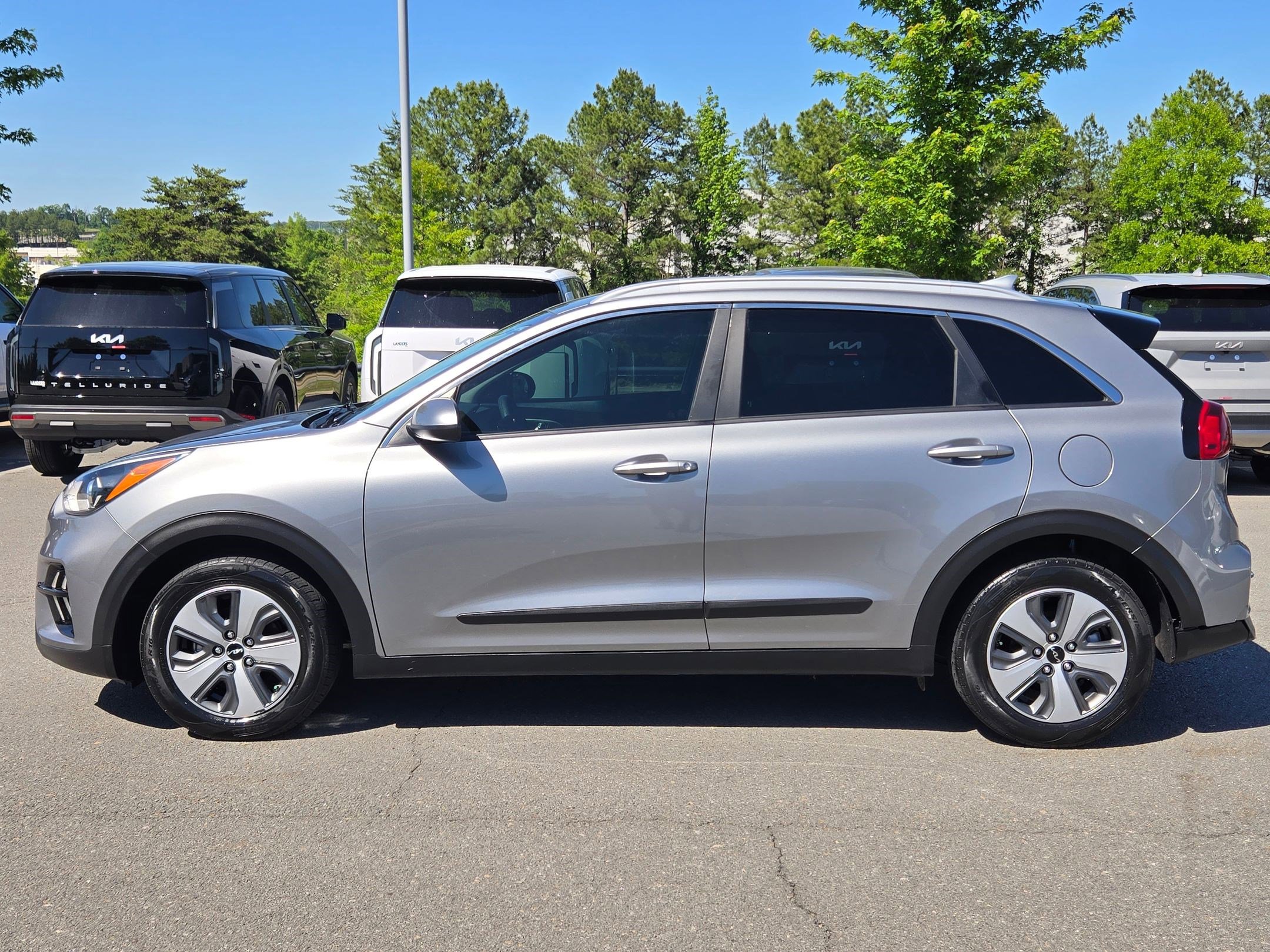 Used 2022 Kia Niro LX FWD image 4