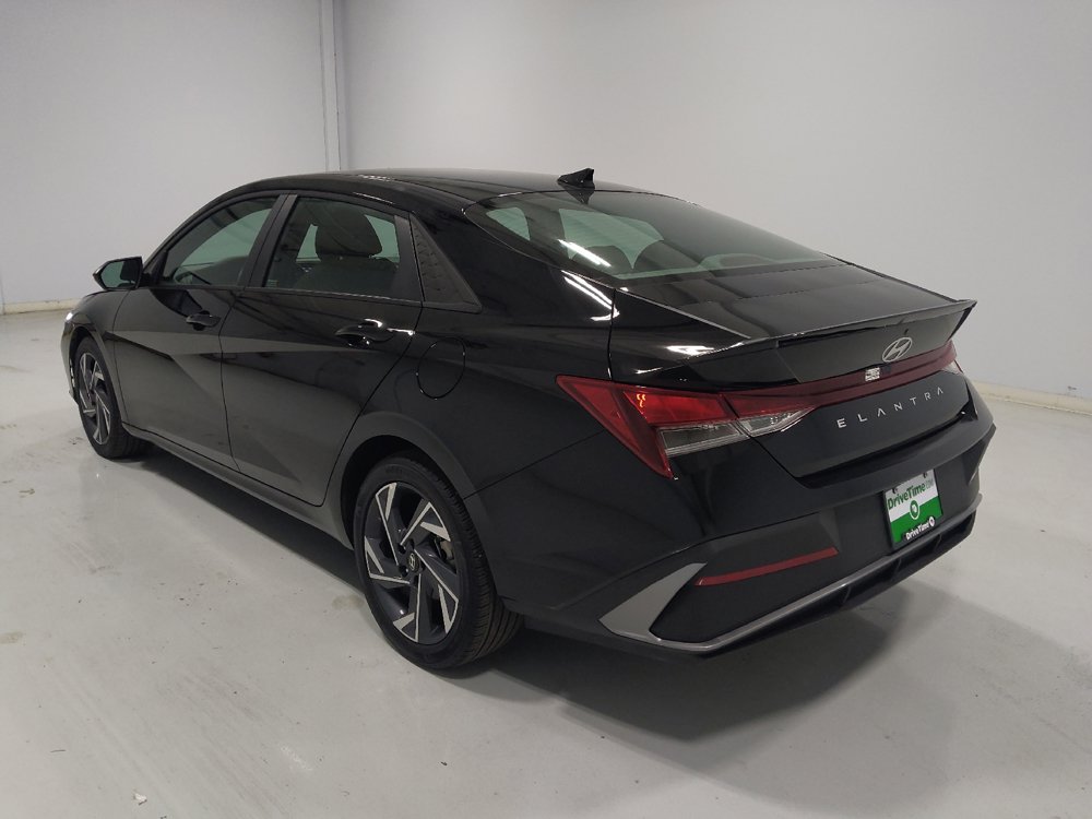 Used 2025 Hyundai Elantra Sport FWD image 5