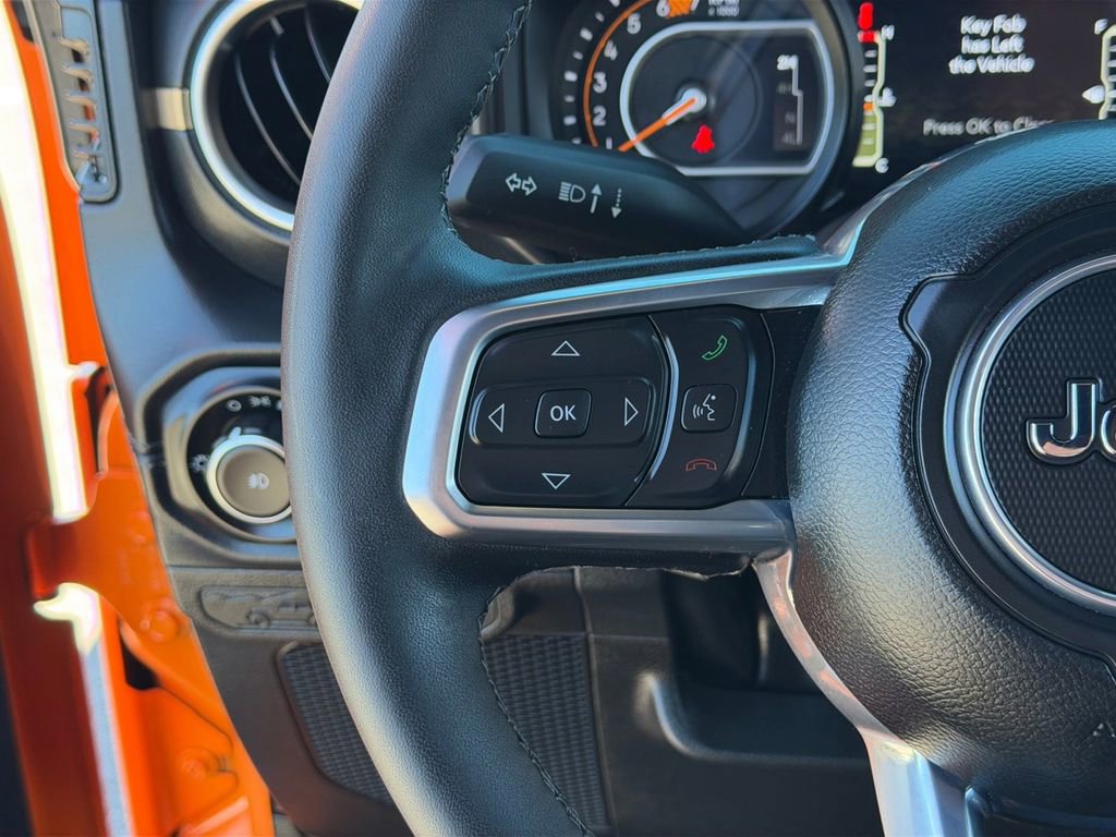 Used 2025 Jeep Wrangler Unlimited Sahara AWD/4WD image 16