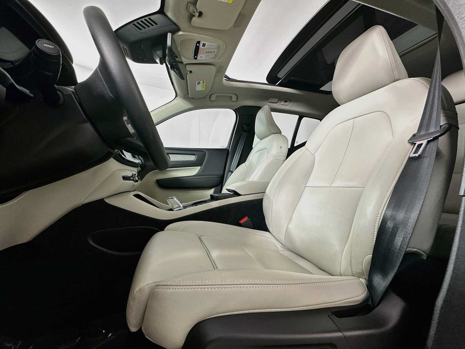 Used 2026 Volvo XC40 B5 Plus w/ Climate Package AWD/4WD image 19