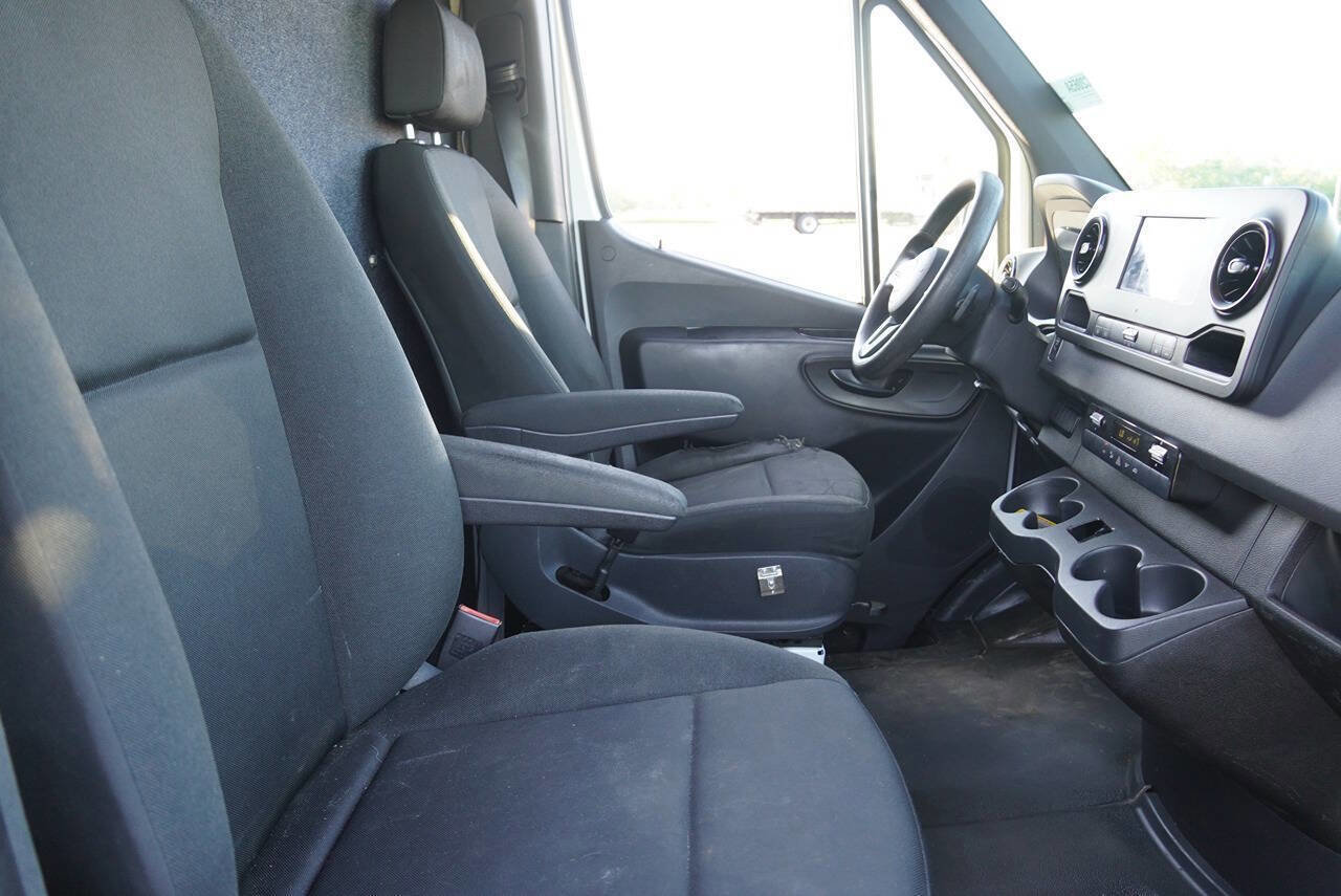 Used 2020 Freightliner Sprinter 2500 RWD image 17