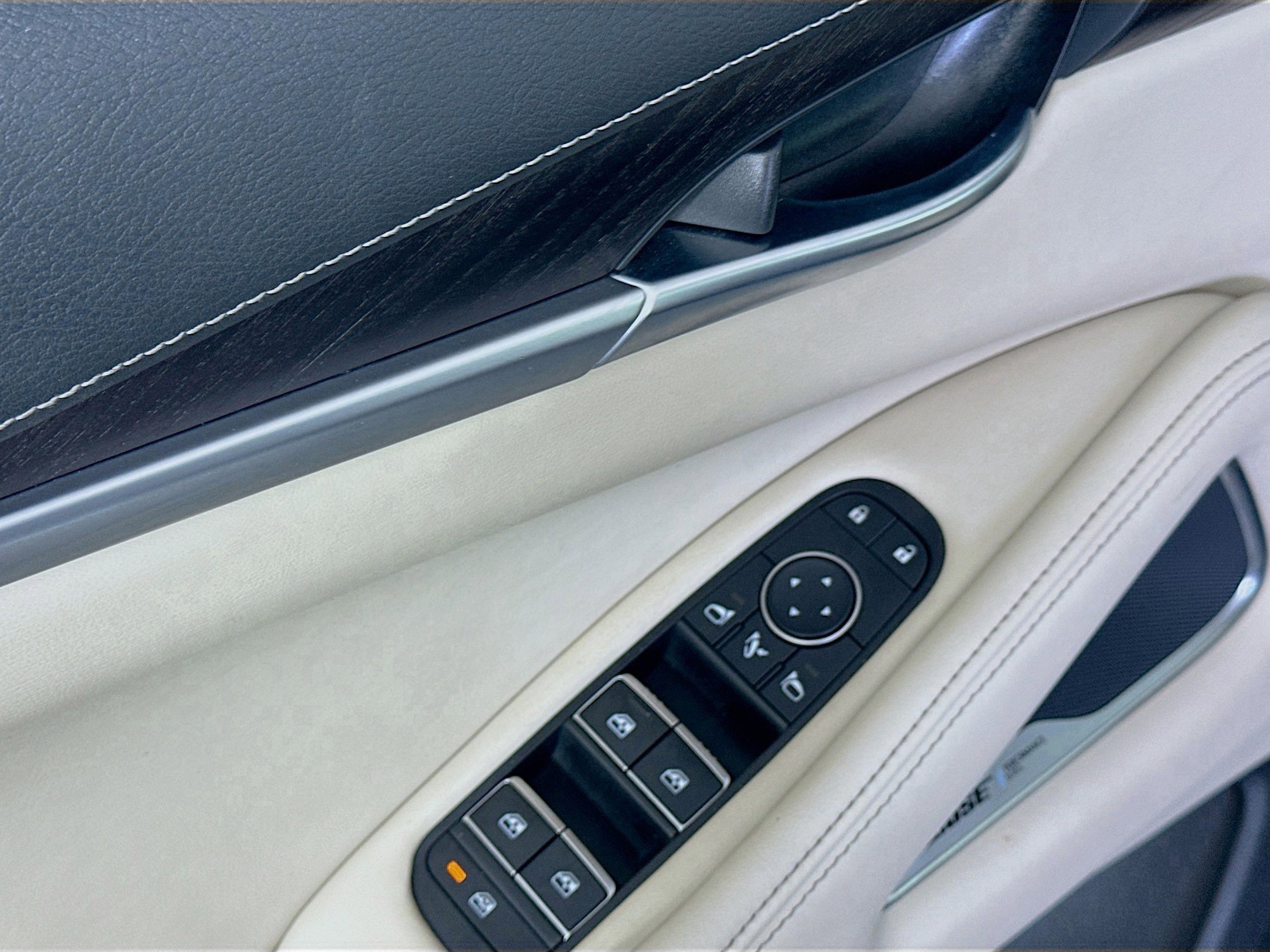 Used 2023 INFINITI QX60 Sensory w/ Vision Package image 16