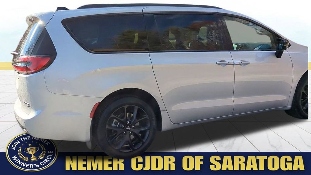 New 2026 Chrysler Pacifica Limited w/ S Appearance Package image 4
